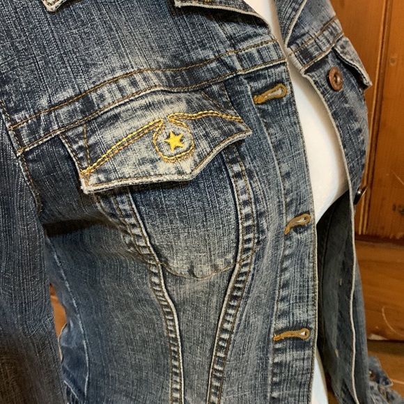 Jean jacket. - Picture 3 of 8